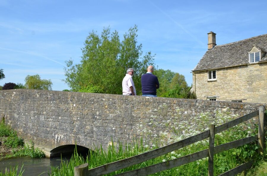 London: Downton Abbey Countryside Black Taxi VIP Tour - Lunch at an old English pub