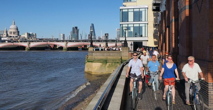 London: East London Town 3.5-Hour Bike Tour - Meeting at Kennington Road and getting on the road