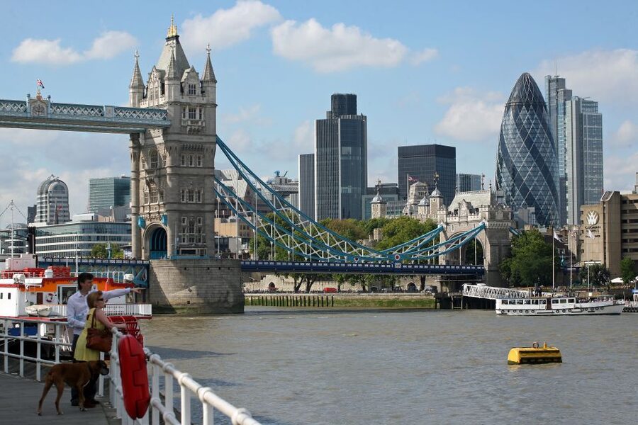London: East London Town 3.5-Hour Bike Tour - Cable Street and the real East End