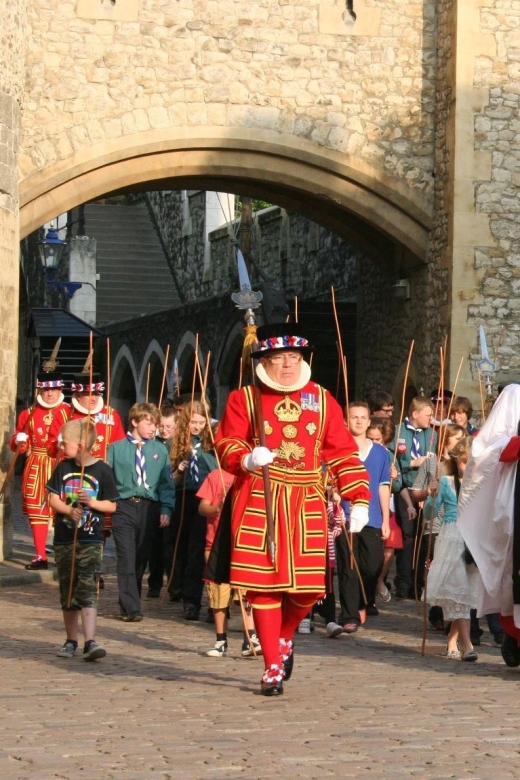 London: Easy Access Tower of London and Crown Jewels Tour - Timing, pace, and time to explore alone