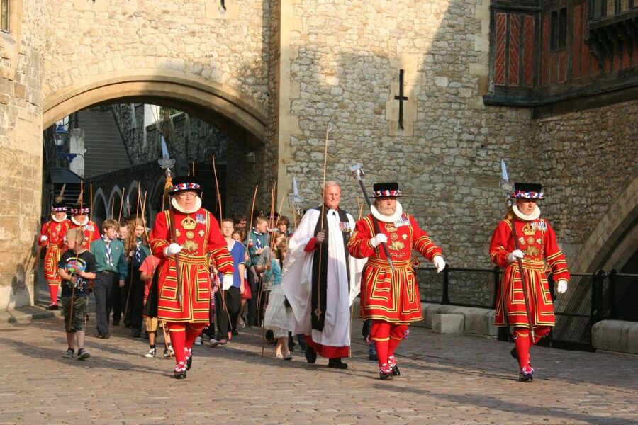London: Easy Access Tower of London and Crown Jewels Tour - Meeting at Tower Hill Tube Station