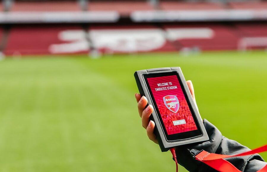 London: Emirates Stadium Entry Ticket and Audio Guide - The players’ tunnel and pitchside view