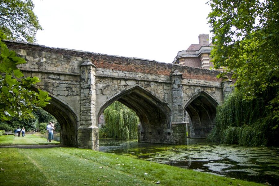 London: Entry Ticket to Eltham Palace and Gardens - The circular entrance hall sets the tone