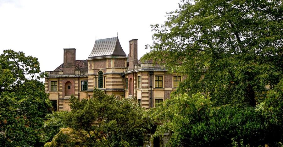 London: Entry Ticket to Eltham Palace and Gardens - From Art Deco rooms to the medieval great hall