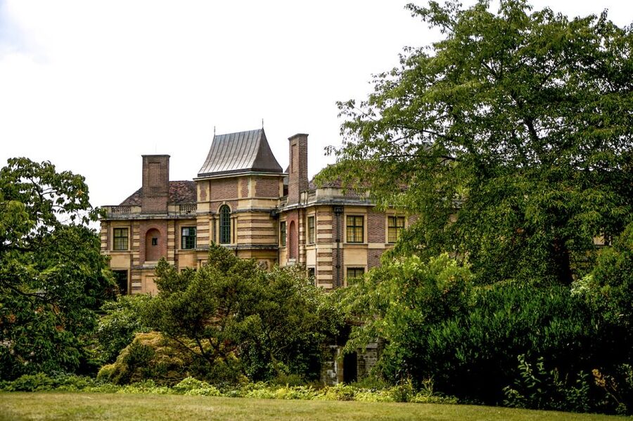 London: Entry Ticket to Eltham Palace and Gardens - The 19-acre gardens are a major part of the visit