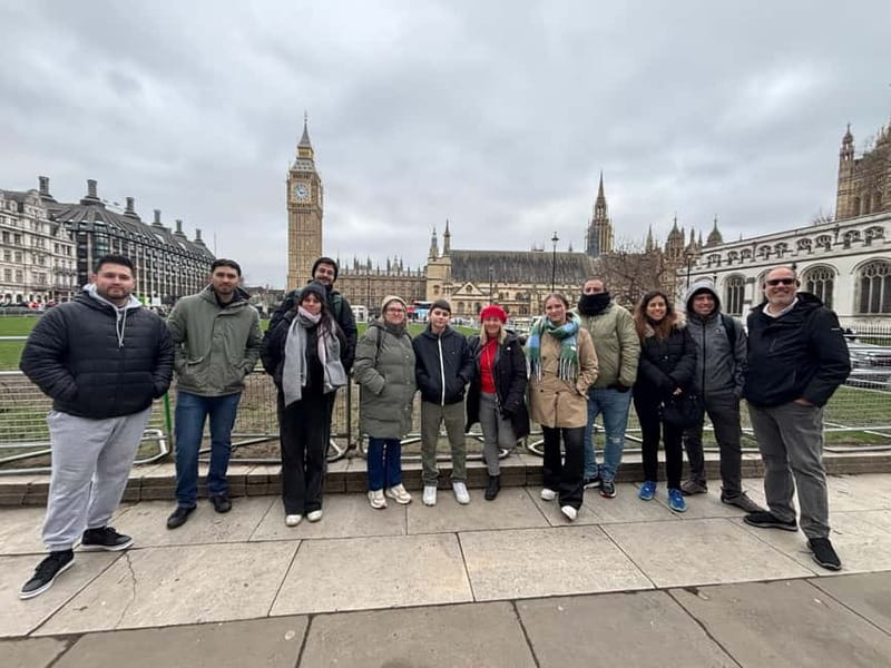 London: Essential Tour and Changing of the Guard, in Spanish - Horse Guards Parade and Britain’s military tradition