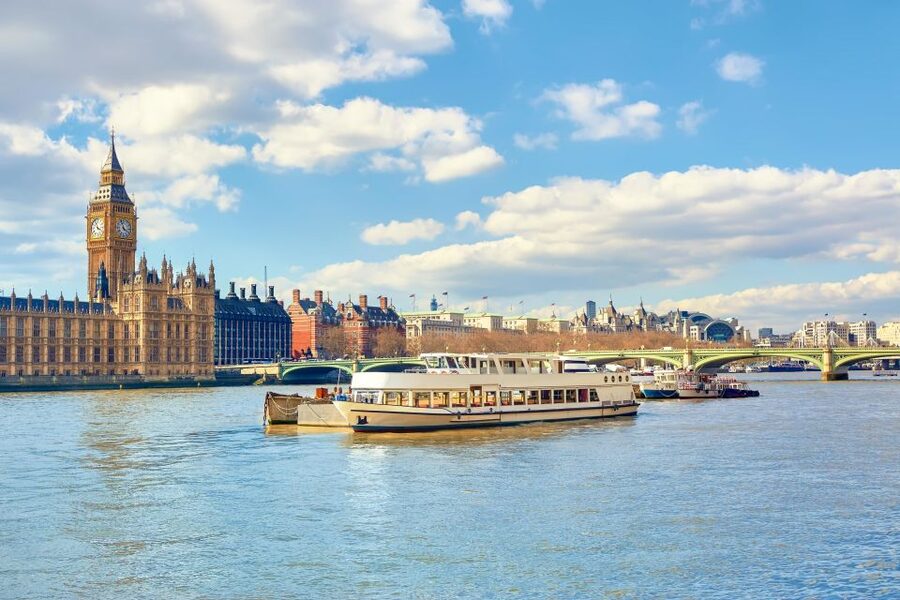 London: Full-Day Sightseeing Bus Tour with River Cruise - A full day that puts London’s contrasts first