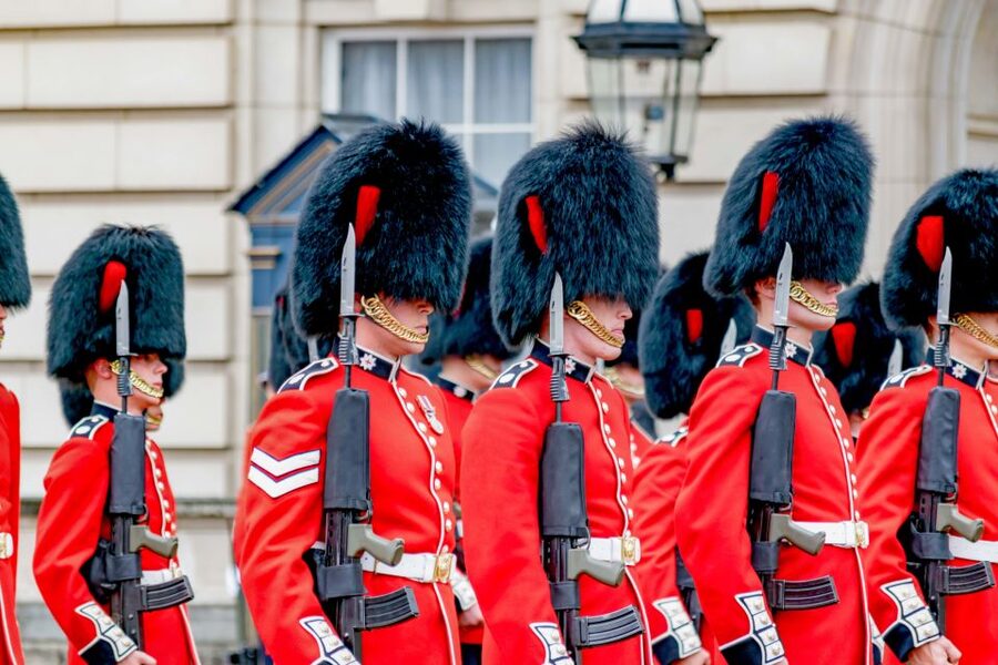London: Full-Day Sightseeing Bus Tour with River Cruise - Coach comfort and the value of a guided route