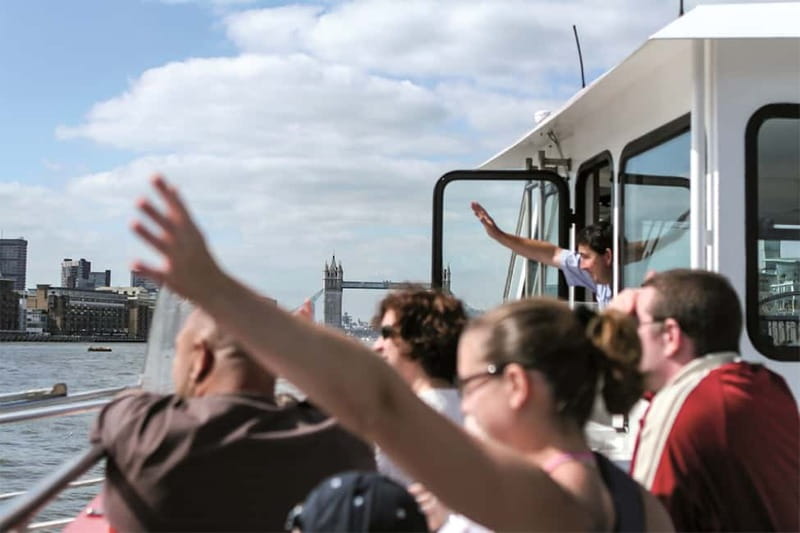 London: Fully Flexible River Thames Sightseeing Pass - Café-bar, comfort, and family details