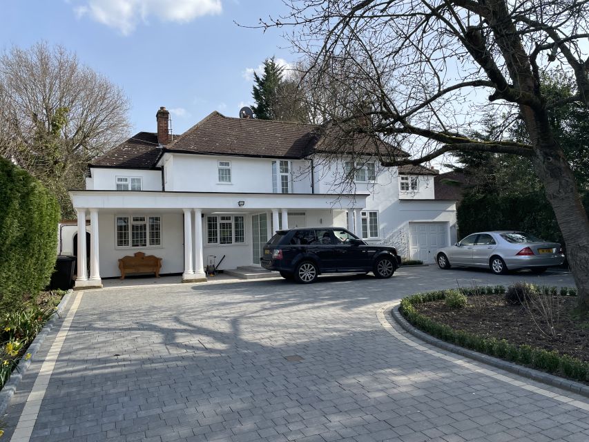 London: George Michael Tour by Black Taxi - Kingsbury, family life, and George’s early years