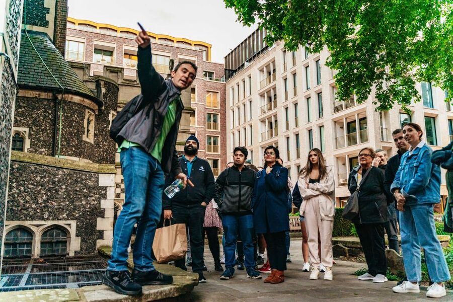 London: Ghastly Ghosts 2-Hour Walking Tour - Finishing near St. Paul’s Cathedral
