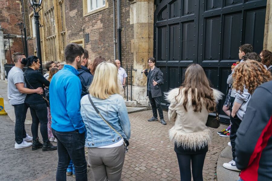 London: Ghost Walk and River Thames Boat Ride - The guides make the biggest difference