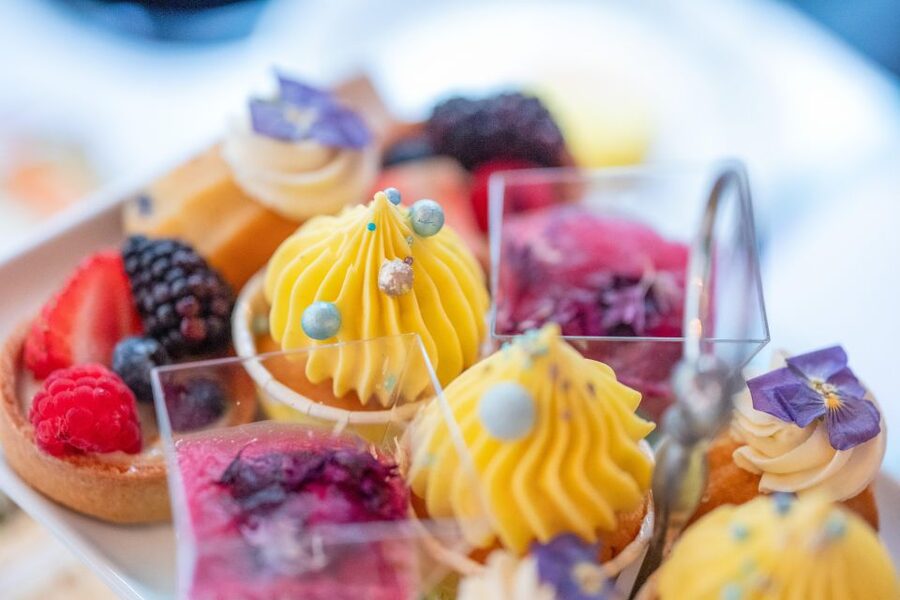 London: Gin and Afternoon Tea Bus Tour with Audio Guide - The London Eye and the first city views