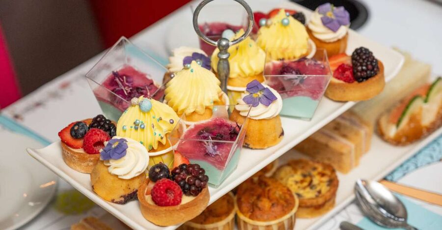 London: Gin and Afternoon Tea Bus Tour with Audio Guide - Boarding from Victoria or Trafalgar Square