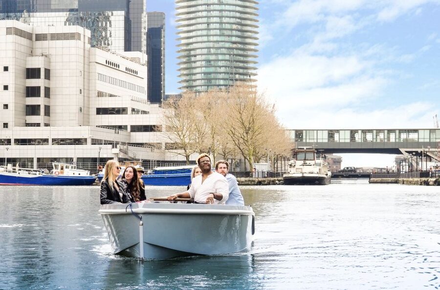 London: GoBoat Rental in Canary Wharf with London Docklands - Taking the helm at Canary Wharf
