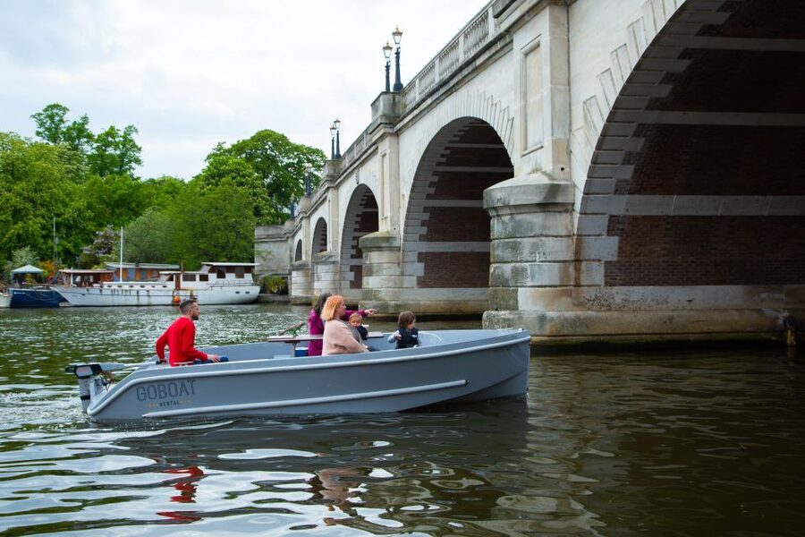 London: GoBoat Rental in Kingston upon Thames - Why Kingston is a good place to take the wheel