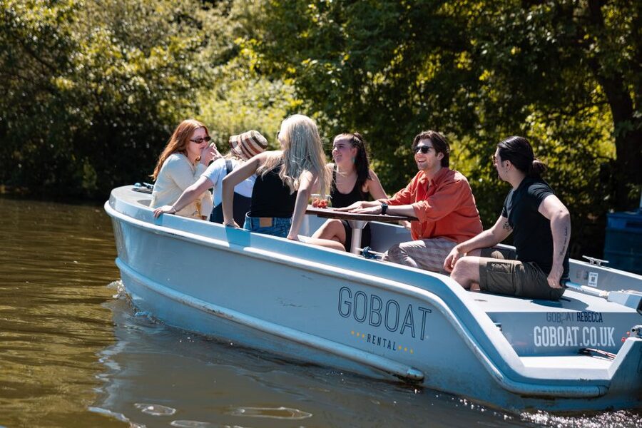 London: GoBoat Rental in Kingston upon Thames - What the boat ride feels like