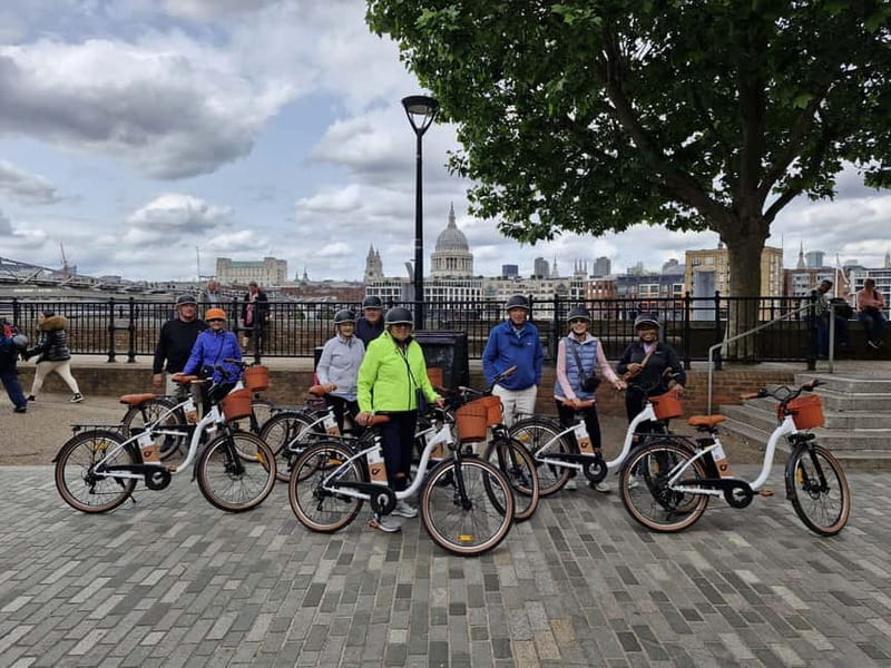 London: Guided E-bike Tour - Buckingham Palace, Clarence House, and St James’s Palace