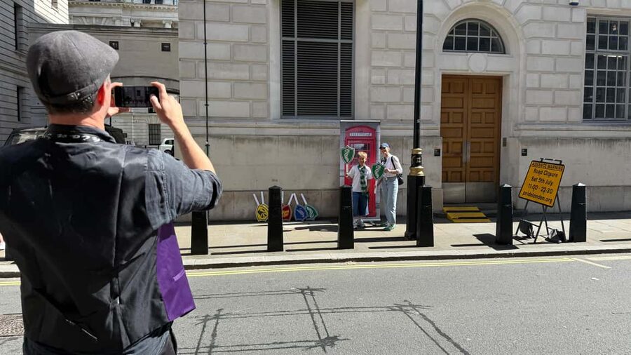 London: Guided Harry Potter Coach Tour of Locations - 12 Grimmauld Place and the hidden street
