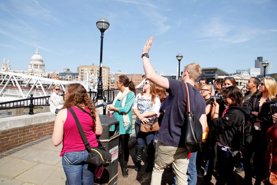 London: Guided Harry Potter Tour - Millennium Bridge and the damaged London skyline