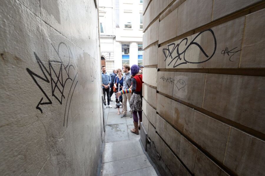 London: Guided Loo Tour - Starting at Waterloo near Platform 19