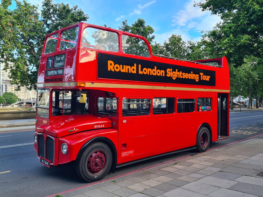 London: Guided Sightseeing Tour on a Vintage Open-Top Bus - Embankment to the Royal Courts of Justice