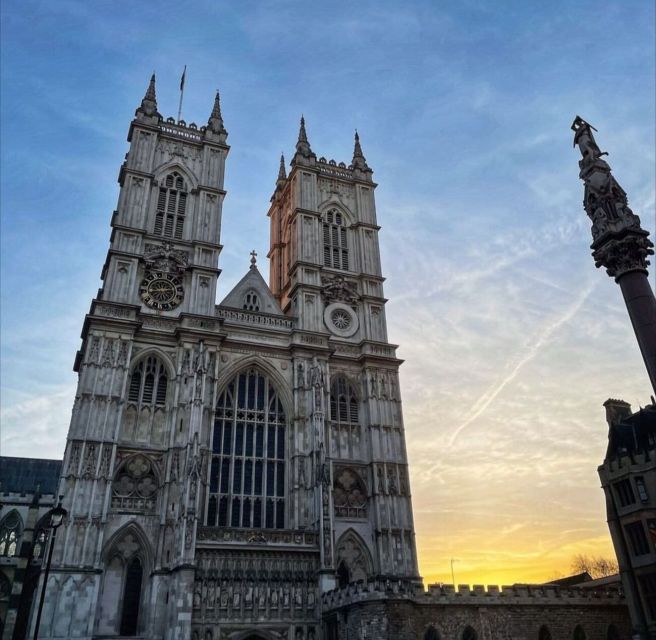 London: Guided Walking Tour with Changing Of The Guard - Whitehall, Horse Guards and 10 Downing Street