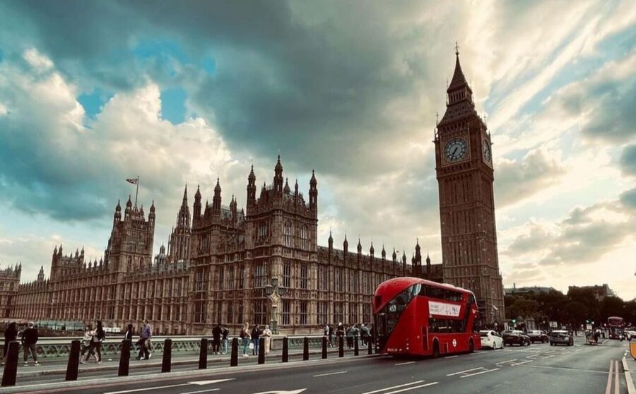 London: Guided Walking Tour with Changing Of The Guard - Westminster Abbey, Parliament Square and Big Ben