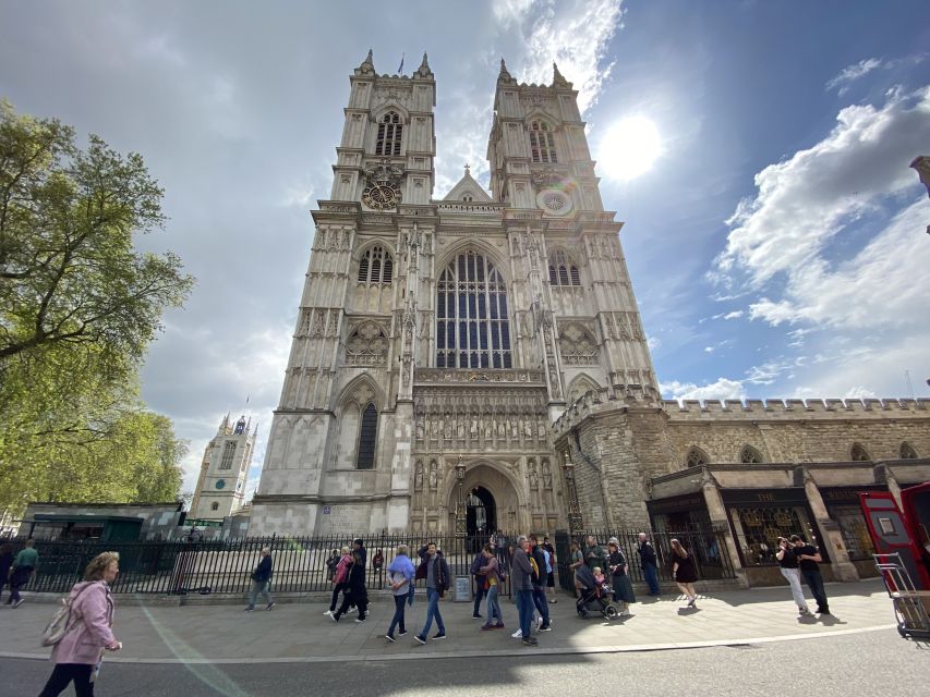 London: Guided Westminster Abbey Tour and Refreshments - Poet’s Corner and the Abbey’s memorials