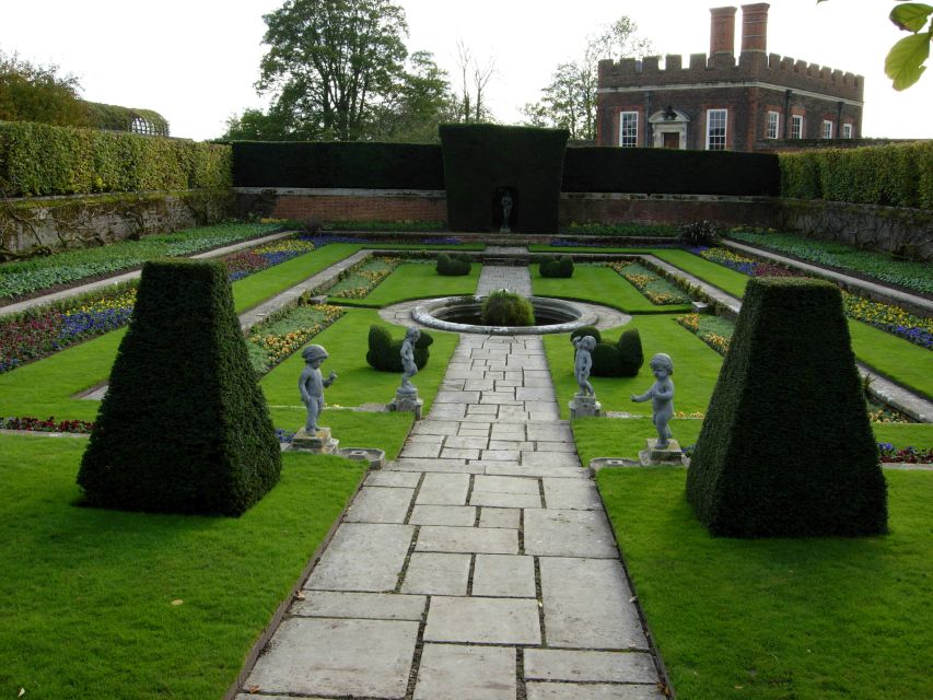London Half-Day Private Chauffeur Driven Tour - Guide languages and the human side of the tour