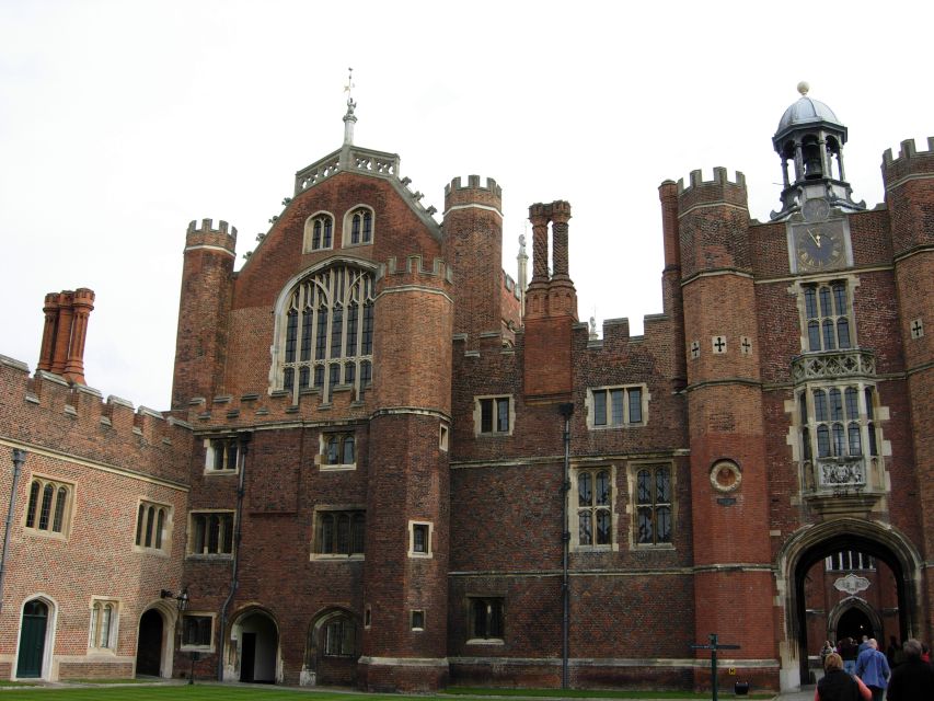 London: Hampton Court Private Guided Tour - Languages, access, and who will enjoy this outing