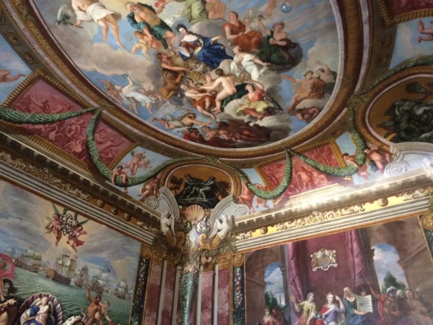 London: Hampton Court Private Guided Tour - Sixty acres of gardens, fountains, and seasonal flowers