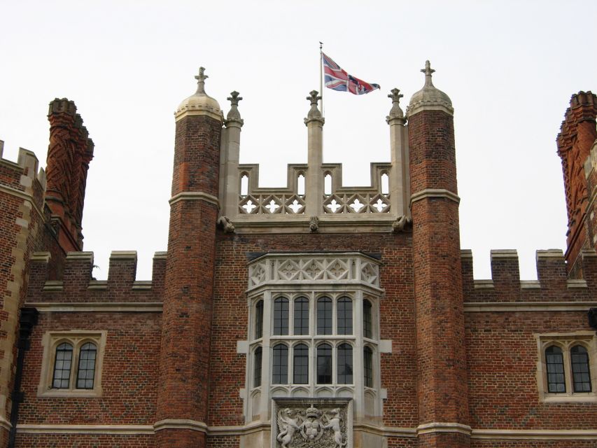 London: Hampton Court Private Guided Tour - What the private format is worth at $465