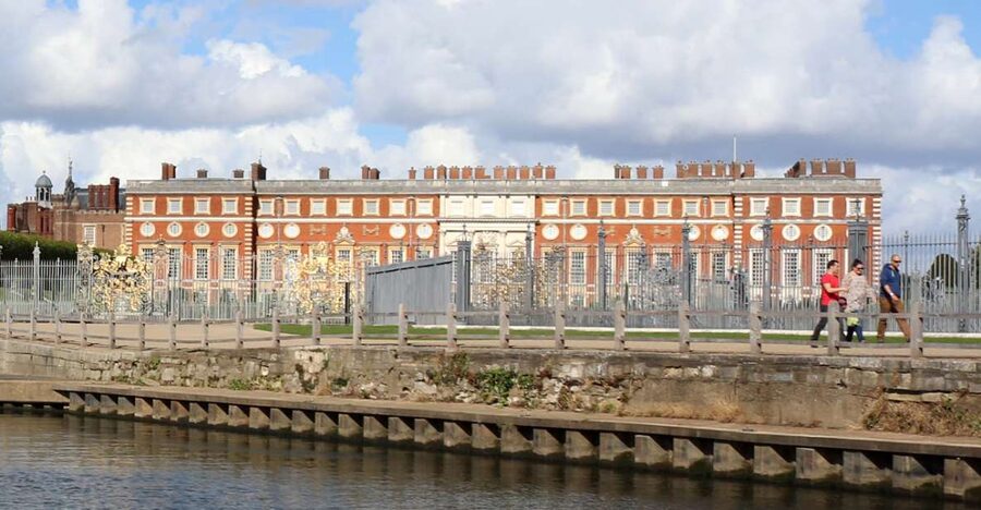 London: Hampton Court to Richmond River Thames Cruise - A quieter Thames route than central London