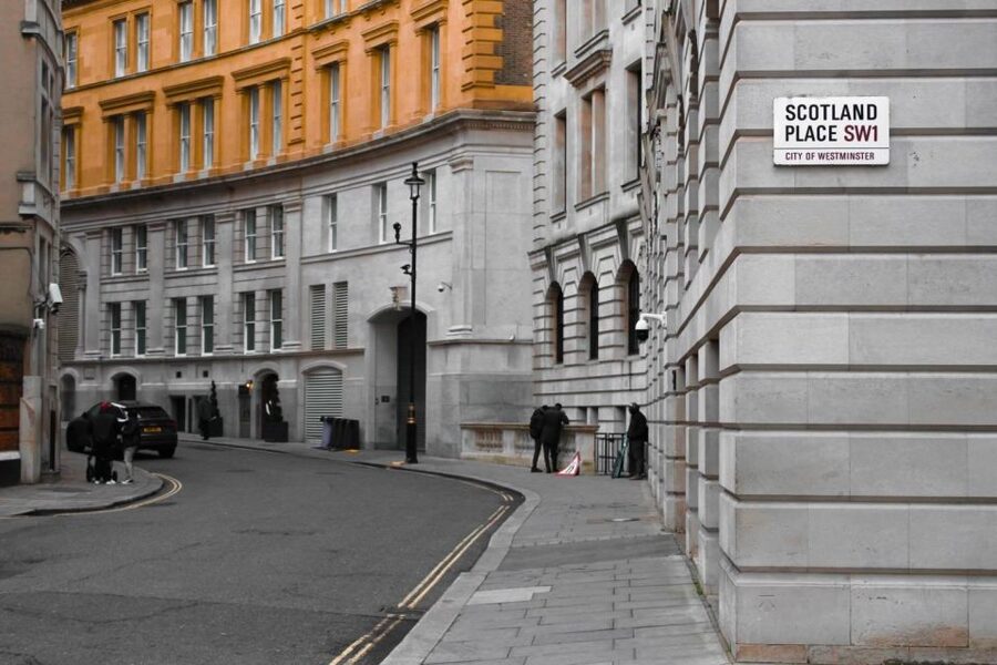London: Harry Potter Filming Locations Sightseeing Tour - City of London School and a real-life connection