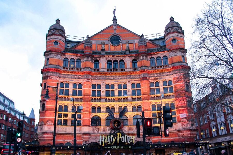London: Harry Potter Filming Locations Sightseeing Tour - Shakespeare’s Globe and London’s storytelling tradition