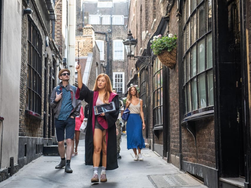 London: Harry Potter Tour and London Bridge Tombs Experience - Cecil Court and Goodwin’s Court