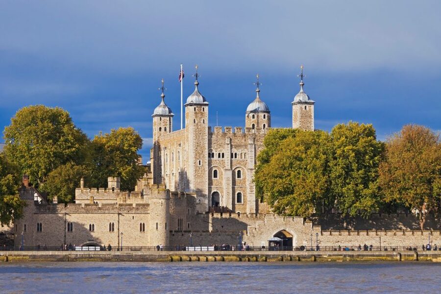 London: Harry Potter Walking Tour and Tower of London Entry - Starting at King’s Cross and Platform 9 ¾