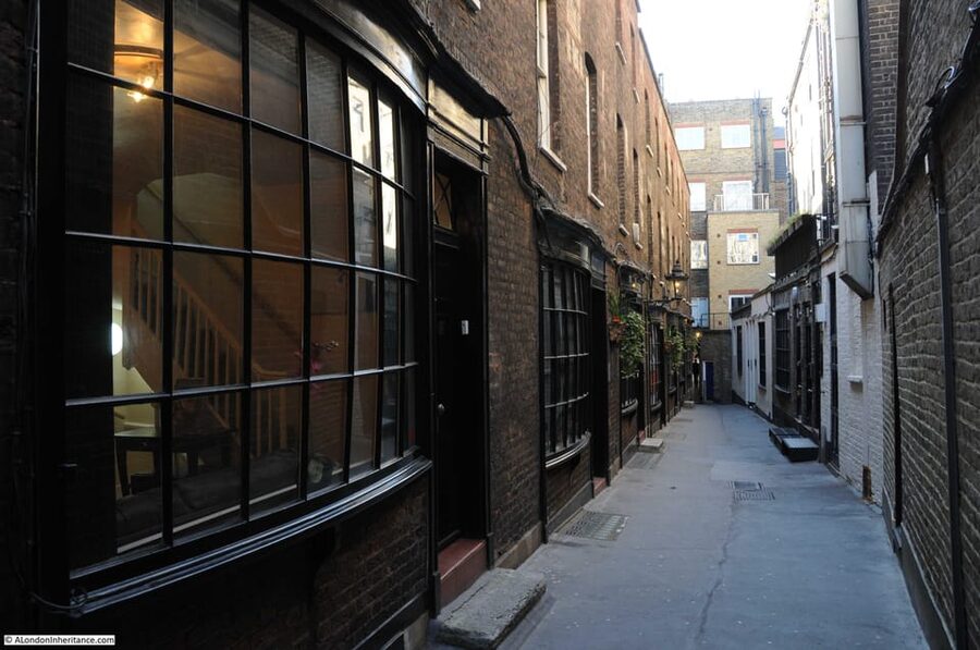 London: Harry Potter Walking Tour & London Eye Entry Ticket - The Palace Theatre and House of Spells