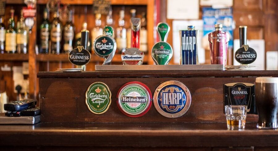 London: Historic London Pub Walking Tour - The guides and the tone of the afternoon