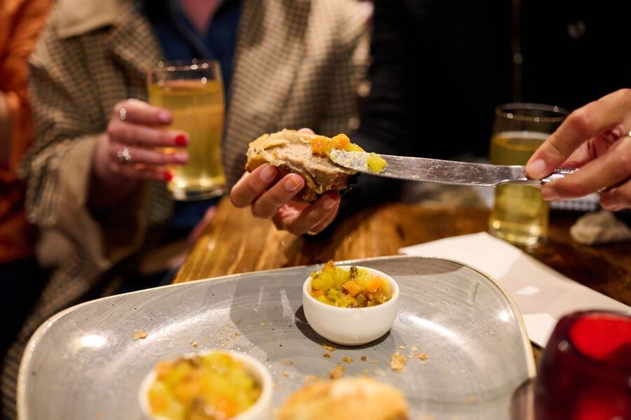 London: Historic Pubs, British Ales & Classic Dishes - Why four old pubs make a better London walk
