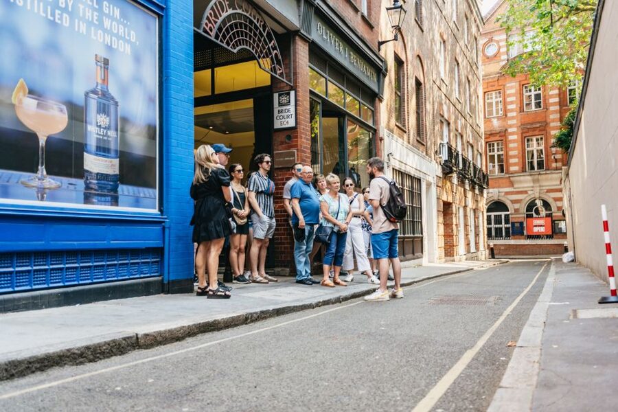 London: Historic Pubs of Central London Walking Tour - Ancient streets, alleys, and the street of shame