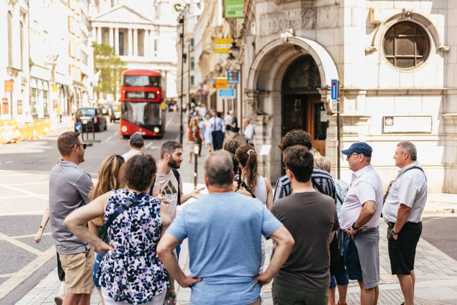 London: Historic Pubs of Central London Walking Tour - What the guide adds to the afternoon