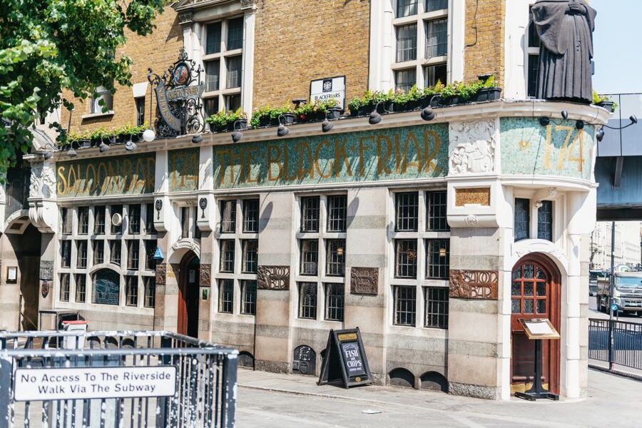London: Historic Pubs of Central London Walking Tour - Starting outside St Paul’s Underground Station