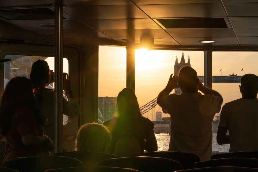London: Hop-On Hop-Off 2-Day River Thames Sightseeing Pass - Why the outdoor deck matters
