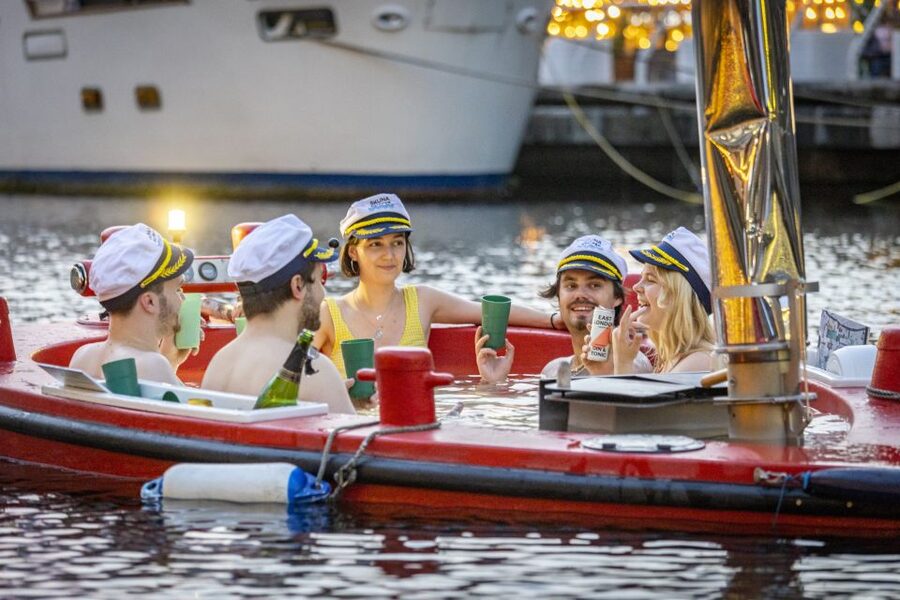 London: Hot Tub Boat Guided Historical Docklands Cruise - Why this London cruise is so unusual