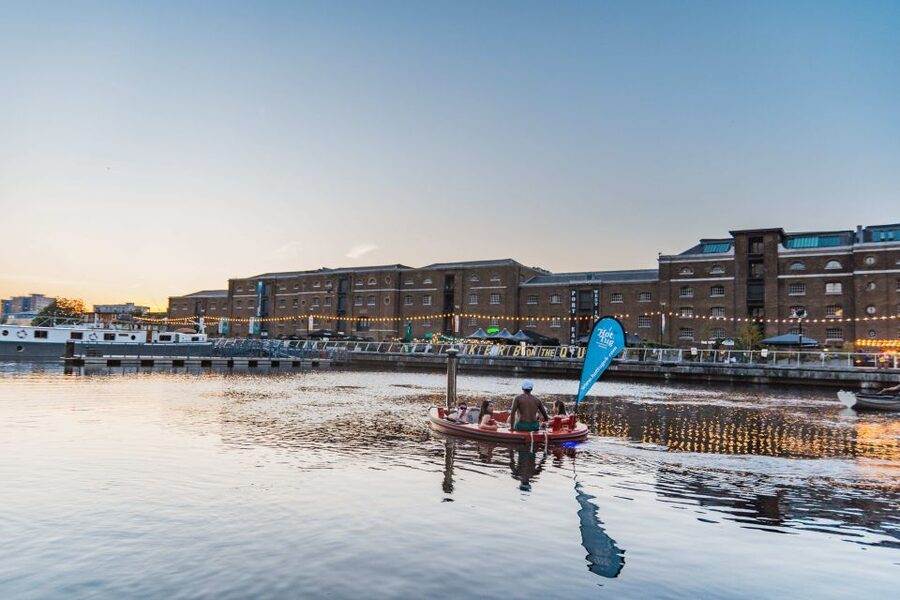 London: Hot Tub Boat Guided Historical Docklands Cruise - Who will enjoy the hot tub boat most?