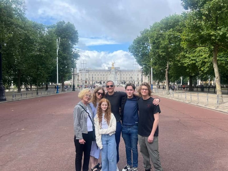 London: Iconic London Taxi Tour - Private 3 hour tour - Buckingham Palace and royal London