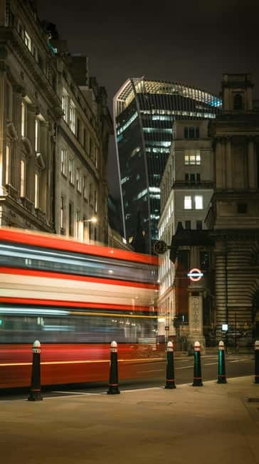London: Jack the Ripper Tour and Underground Prison in Spanish - Liverpool Street Station and the Tube connection