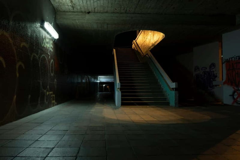 London: Jack the Ripper Tour and Underground Prison in Spanish - How the price compares with the experience